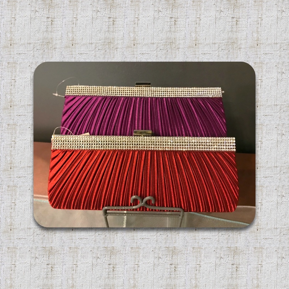 Clutch Magenta Clasp Closure Shoulder Bag